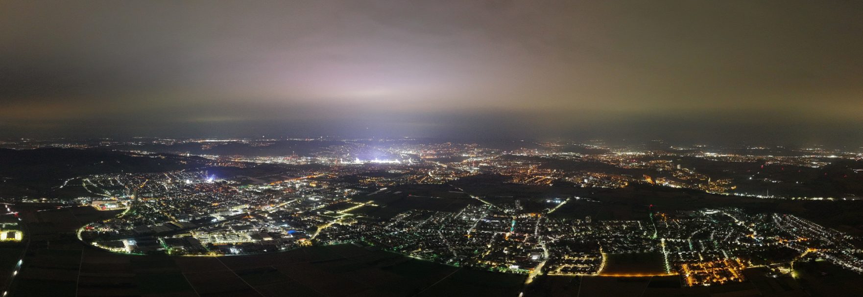 Cannstatter Wasen bei Nacht.