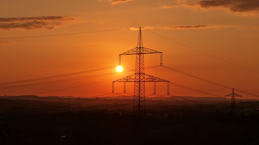 Ozapft is. In Licht und Stahl.