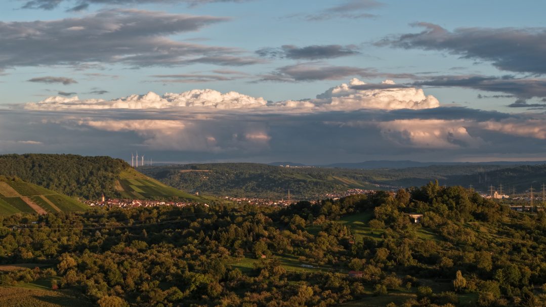 Der Horizont hinter Korb.